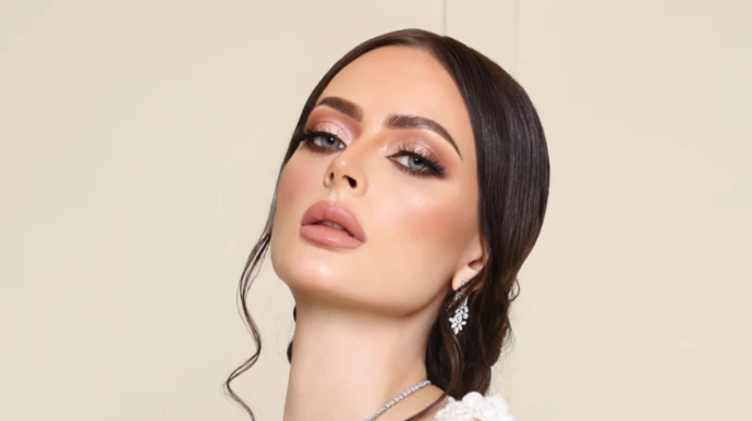 مكياج مناسبات ناعم احترافي لإطلالة راقية بالرياض