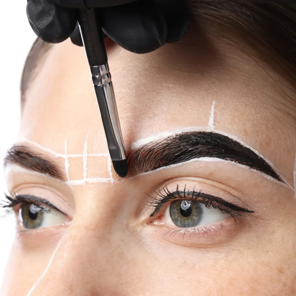 صبغة حواجب — لون طبيعي يدوم أسابيع